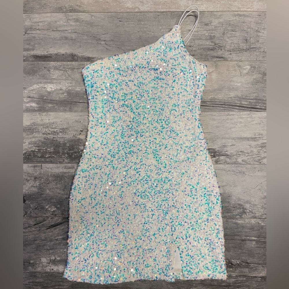 Lulu’s White Sequin One-Shoulder Mini Party Homecoming Dress